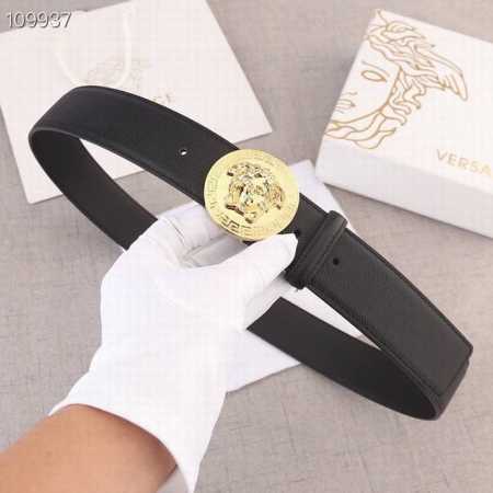特 宽度4.0Cm 范思哲 此款腰带饰有标志性的versace美杜莎头像扣，彰显品牌格调。是一款精美的衣橱必备单品。 - 点击图像关闭