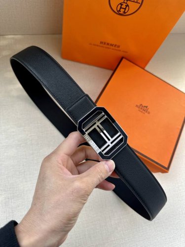 特 HermèS 爱马仕皮带 原单品质 进口头层牛皮 手掌纹搭配黑色平纹底 38Mm宽 搭配官网经典了珐琅扣 银扣