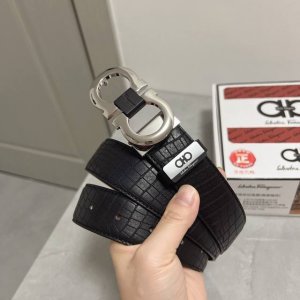 品名：菲拉格幕 原单皮带 材质：原单牛皮腰带 百分百头层牛皮腰带保证真皮，24K纯钢扣，专柜原单品质、做工精细，时尚大牌，送人自用首选 包装： 请认准如图专柜包