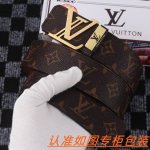 品名：Lv 路易斯登 原单 材料：百分百头层牛皮，保证真皮。专柜原单品质、做工精细，送人自用首选 包装： 请认准如图专柜包装，赠送打孔器，银联发票，宽度3.8C