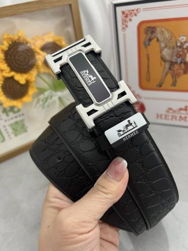 品名：爱马仕.HermèS 原单 材质：原单牛皮腰带 百分百头层牛皮腰带保证真皮，24K纯钢扣，专柜原单品质、做工精细，时尚大牌，送人自用首选 包装： 请认准如