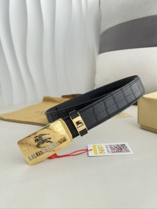 品名：巴宝莉.Burberry 腰带自动带 皮带 型号：自动扣，纯钢材质自动扣，自动带身，双面头层牛皮 材料：百分百头层牛皮，保证真皮。24K纯钢扣专柜同等质量