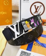 皮带：Lv..路易..顶级原单复刻. 腰带：百分百头层牛皮，保证真皮。贴皮工艺24K纯钢扣涂鸦彩绘图案艺术双面可用专柜同等质量， 送人自用首选 包装： 请认准如