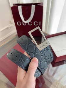 绝美Gucci 方扣男士新款腰帶 專櫃同步 寬3.5厘米 帶身经典压花-拼進口硅胶底黑色 精緻真空電鍍雙G鋼扣 雙面可用