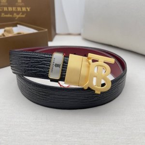 品名：巴宝莉.Burberry腰带 皮带 原单 型号：挂扣，经典纯铜材质挂扣，实物拍摄，头层牛皮 材料：百分百头层牛皮，保证真皮。双面可用专柜同等质量，双面头层