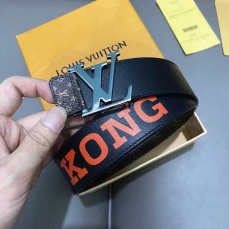 L0Uis Vuitt0N 經典男士原單腰帶 寬度40毫米 進口小牛皮做底絲印品牌Logo 搭配經典老花格面 配已精鋼五金 可雙面佩戴 適合沈穩低調的男士使用 - 点击图像关闭