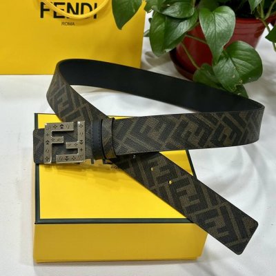 Fendi 芬迪 专柜同款 宽4.0Cm 双环正反用腰带 Ff按钉搭扣 黑色Cuoio Romano皮革材质 反面面料带有烟草黄和黑色Ff图案 四方金属饰面 时
