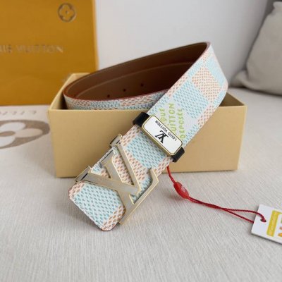 品名： LV..路易..威登腰带皮带原单 型号：挂扣，经典纯钢材质面字母挂扣，头层牛皮，图片实物拍摄 材料：头层牛皮，挂扣系列，纯钢材质扣头，钯镀电镀工艺永不掉