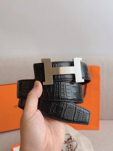 爱马仕 Hermes Constance 皮带扣 & 双面皮腰带38毫米。 采用epsom原版小牛皮，搭配精品纯钢扣五金。立体的结构设计，打造优雅轮廓；卓尔不凡