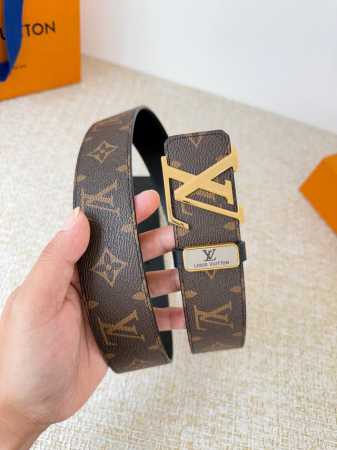 品名： Lv..路易..威登腰带皮带原单 型号：挂扣，经典纯钢材质挂扣，头层牛皮，图片实物拍摄 材料：头层牛皮，挂扣系列，纯钢材质扣头，钯镀电镀工艺永不掉色。原 - 点击图像关闭