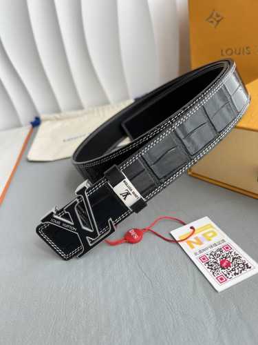 品名： Lv..路易..威登腰带皮带原单 型号：挂扣，经典纯钢材质字母挂扣，头层牛皮，图片实物拍摄 材料：头层牛皮，挂扣系列，纯钢材质扣头，钯镀电镀工艺永不掉色