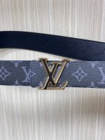 特 4.0当季新款 一面进口小牛皮 一面进口帆布印花 可双面用 搭配精品扣头 实物实拍