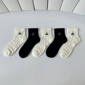 特 配包装 西太后 新款刺绣经典中筒款堆堆袜袜子！一盒五双， 专柜同步筒袜袜子，大牌出街，潮人必备超好搭。