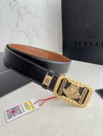 品名：Versace.范思哲原单腰带 皮带 型号：挂扣，经典人头纯钢材质扣头，头层牛皮，图片实物拍摄 材料：百分百头层牛皮，保证真皮。24K纯钢扣双面可用专柜同