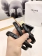 赛林Celine腰带选用珍贵奢华皮革精制而成，均为天然皮革，金色金属Triomphe 配领扣带扣，1.8Cm宽，