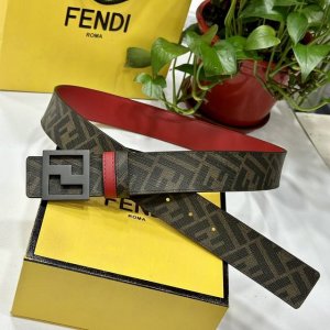 Fendi 芬迪 专柜同款 宽4.0Cm 双环正反用腰带 Ff按钉搭扣 红色Cuoio Romano皮革材质 反面面料带有烟草黄和黑色Ff图案 四方金属饰面 时