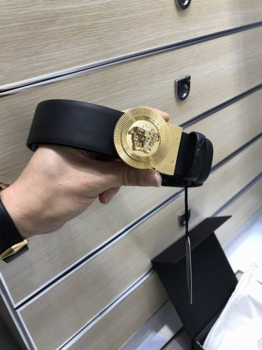 特 配送专柜包装 打孔针 专柜同款、实拍专柜官网，支持Nfc尺寸:38Mm，原版立体人头扣 美人头，极富设计美感 ，双面采用进口原版小牛皮，清晰美观，皮质软，手