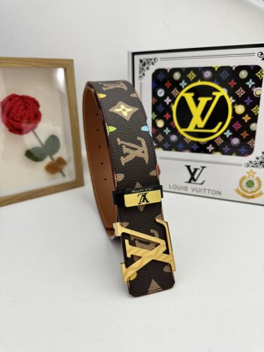 品名：LV..路易..威登原单 材质：原单牛皮腰带 百分百头层牛皮腰带保证真皮，24K纯钢扣，专柜原单品质、做工精细，时尚大牌，送人自用首选 包装： 请认准如图