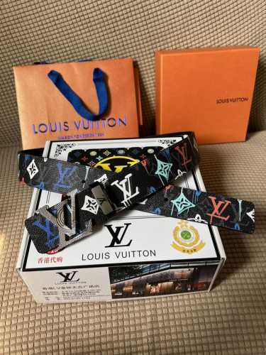 品名：Lv..路易..威登原单 材质：原单牛皮腰带 百分百头层牛皮腰带保证真皮，24K纯钢扣，专柜原单品质、做工精细，时尚大牌，送人自用首选 包装： 请认准如图
