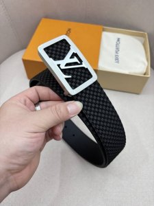 L0Uis Vuitt0N Lv 男士专柜品质腰带 宽度40Mm 配置精品扣 双面进口头层牛皮设计 皮质柔软 手感细腻舒适