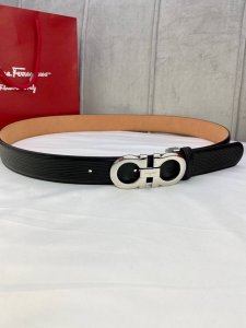 特 宽度3.5Cm Ferragamo 菲拉格慕 双面头层牛皮皮带，配有银 金色 枪色金属gancio双扣。该皮带可调节，且能根据需要剪裁，达到修身效果