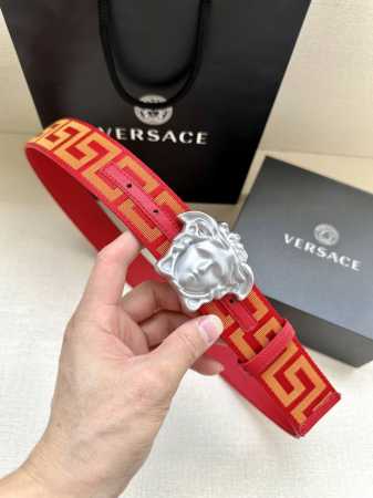 带宽3.8Cm Versace 范思哲 此款缎带腰带风格十分休闲，饰有标志性希腊回纹图案，可搭配休闲单品或高腰正装。 闭合式佩戴 希腊回纹图案 材质：100%聚 - 点击图像关闭