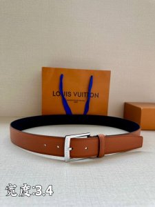 3.4宽:本款 Taurillon 皮革腰带为金属束带圈融入Lv 标识，打造沉稳低调的绅士风范 Taurillon 皮革牛皮革内衬搭扣边镂刻路易威登标识