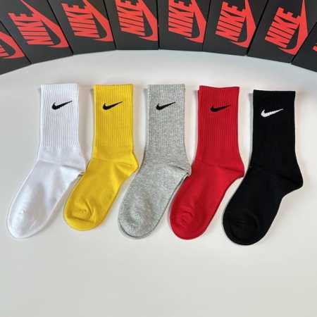 特 配包装 Nike 耐克 新款中长款堆堆袜袜子！一盒五双， 专柜同步筒款袜子，大牌出街，潮人必备超好搭 - 点击图像关闭