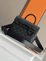顶级原单型号：M46953黑花， 新版男女通用本款 Steamer 小号手袋结合摩登巧思和传统元素，向路易威登的 Steamer 行李箱采撷灵感，为 Monog