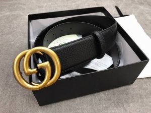 配全套包装盒 Gucci 外贸原单腰带，互扣式G带扣深受品牌辉煌的70年代经典设计所影响，得以重新诠释，安放于织纹皮革腰带之上，宽度4.0Cm