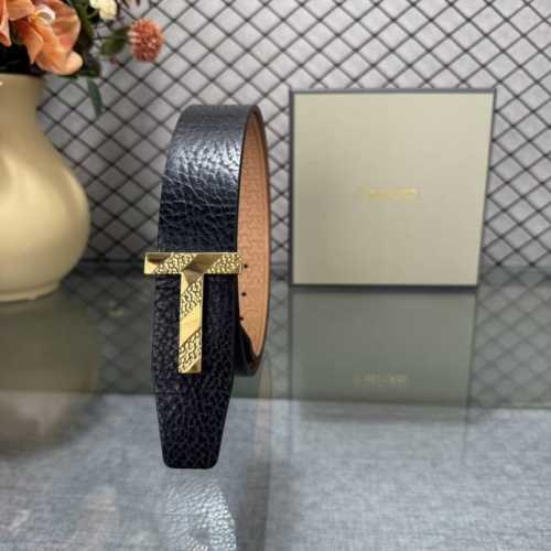 汤姆福特最新网红爆款双面头层牛皮专柜同步3.8宽新款上市了，原版牛皮，搭配铜扣，优雅，大方用的方便。谢谢你转载。