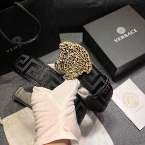 范思哲 宽4.0Cm 新款 Versace此款皮带配有镂空Medusa金银丝搭扣，搭扣四周环绕Greca图案。