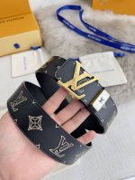 品名： Lv..路易..威登腰带皮带原单 型号：挂扣，经典纯钢材质花纹挂扣，头层牛皮，图片实物拍摄 材料：头层牛皮，挂扣系列，纯钢材质扣头，钯镀电镀工艺永不掉色
