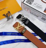 皮带：Lv..路易..威登顶级复刻. 腰带：原单品质百分百头层牛皮，保证真皮。雕花镂空工艺.真空电镀.永不掉色.24K纯钢扣头层小牛皮荔枝纹双面两用专柜同等质量