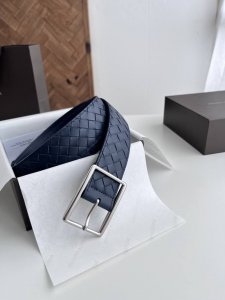 特P250 Bv 2024新款宽版男士腰带 纯手工小格子Intrecciato Piccolo编织意大利小牛皮 搭配微复古银色针扣 孔位新设计 皮带宽度4.0C