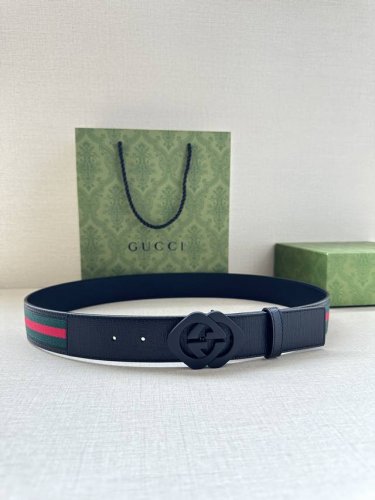 宽度4.0Cm Gucci 经典帆布织带腰带，配以织纹皮质滚边和双g原单钢扣。绿色 红色 绿色棉质帆布编织腰带，配以黑色头层牛皮