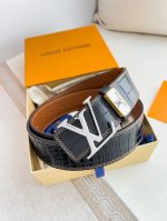 品名： Lv..路易..威登腰带皮带原单P210 型号：挂扣，经典纯钢材质挂扣，头层牛皮，图片实物拍摄 材料：头层牛皮，挂扣系列，纯钢材质扣头，钯镀电镀工艺永不