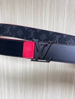 4.0宽，当季新款双面进口原单材料，一面印花，一面进口牛皮，搭配精品扣头，实物实拍，官网同步