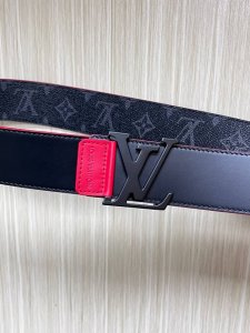 4.0宽，当季新款双面进口原单材料，一面印花，一面进口牛皮，搭配精品扣头，实物实拍，官网同步