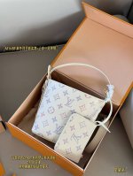 配盒 Size：18*16Cm All In Bb重磅来袭新色 这谁看了不迷糊呀 Allinbb夏日新色好清凉 新颜色好好看清爽的配色好适合夏天 多幅面孔L家