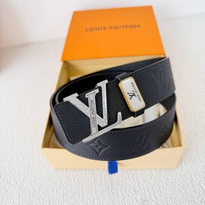 品名： Lv..路易..威登腰带皮带原单 型号：挂扣，经典纯钢材质挂扣，头层牛皮，图片实物拍摄 材料：头层牛皮，挂扣系列，纯钢材质扣头，钯镀电镀工艺永不掉色。原