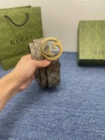 品牌 古驰 Gucci 描述 采用高级Gucci Signature真皮精制而成，触感厚实，饰以双G商标带扣。腰带为意大利尺寸，请在购买前参阅腰带尺寸指南. 原