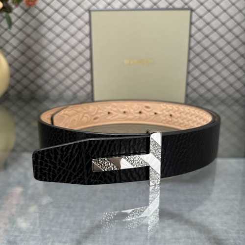 汤姆福特最新网红爆款双面头层牛皮专柜同步3.8宽新款上市了，原版牛皮，搭配铜扣，优雅，大方用的方便。谢谢你转载。