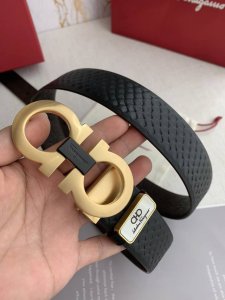品名：菲拉格慕.Ferrgamo原单 型号：挂扣，原版经典挂扣，实物拍摄，头层牛皮 材料：百分百头层牛皮，保证真皮。双面可用专柜同等质量，经典头
