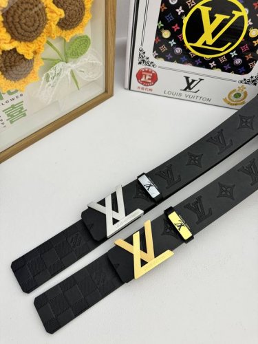 品名：Lv..路易..威登原单 材质：原单牛皮腰带 百分百头层牛皮腰带保证真皮，24K纯钢扣，专柜原单品质、做工精细，时尚大牌，送人自用首选 包装： 请认准如图