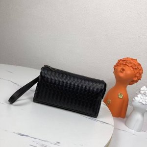 Bv顶级打腊牛皮，独特的设计风格完美至极！让时尚变得无止境 那质感和 那手工无可挑剔，独一无二的它，大气中有内涵。所有材料都精挑细选用用心储备。顶级手工，媲美专