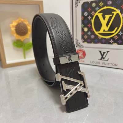 品名：Lv..路易..威登 材质：原单牛皮腰带 百分百头层牛皮腰带保证真皮，24K纯钢扣，专柜原单品质、做工精细，时尚大牌，送人自用首选 包装： 请认准如图专柜