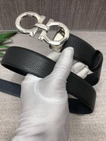 配全套包装礼盒 菲拉格慕：原单双面头层牛皮荔枝纹带身，黑兰双色一体，配全套包装 支持Nfc扫描！五金可随意搭配，可双用可裁剪，原产皮料定制，专柜宽度3.5Cm