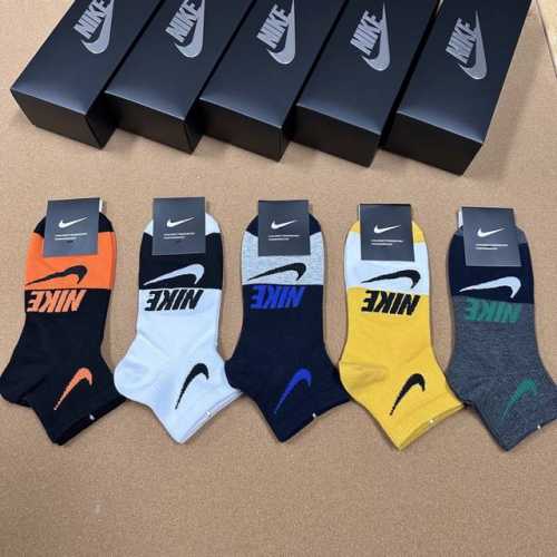 特 Nike 耐克永远的经典永远的精梳棉材质，透气吸汗柔软舒适，上脚非常Nice商务风潮，送领导送长辈首选 一盒五双