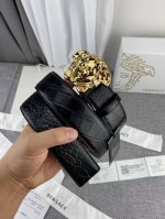 范思哲，宽3.8Cm，重磅推出 新版范思哲美杜莎Versace .，现货实拍 . 进口牛皮头层鳄鱼纹，独家定制 高端大气，精品原单货。